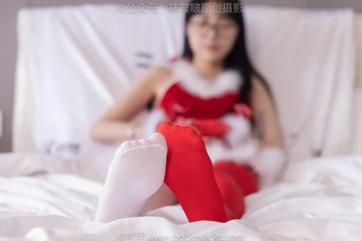 [BoBoSocks袜啵啵]NO.152 稚予-圣诞服、帆布鞋、厚白丝、厚红丝 [135P]插图7